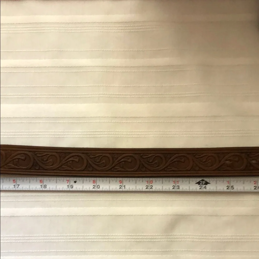 Women’s Justin Leather western style belt Sz 28 Brown Leather with heart buckle - Picture 12 of 16